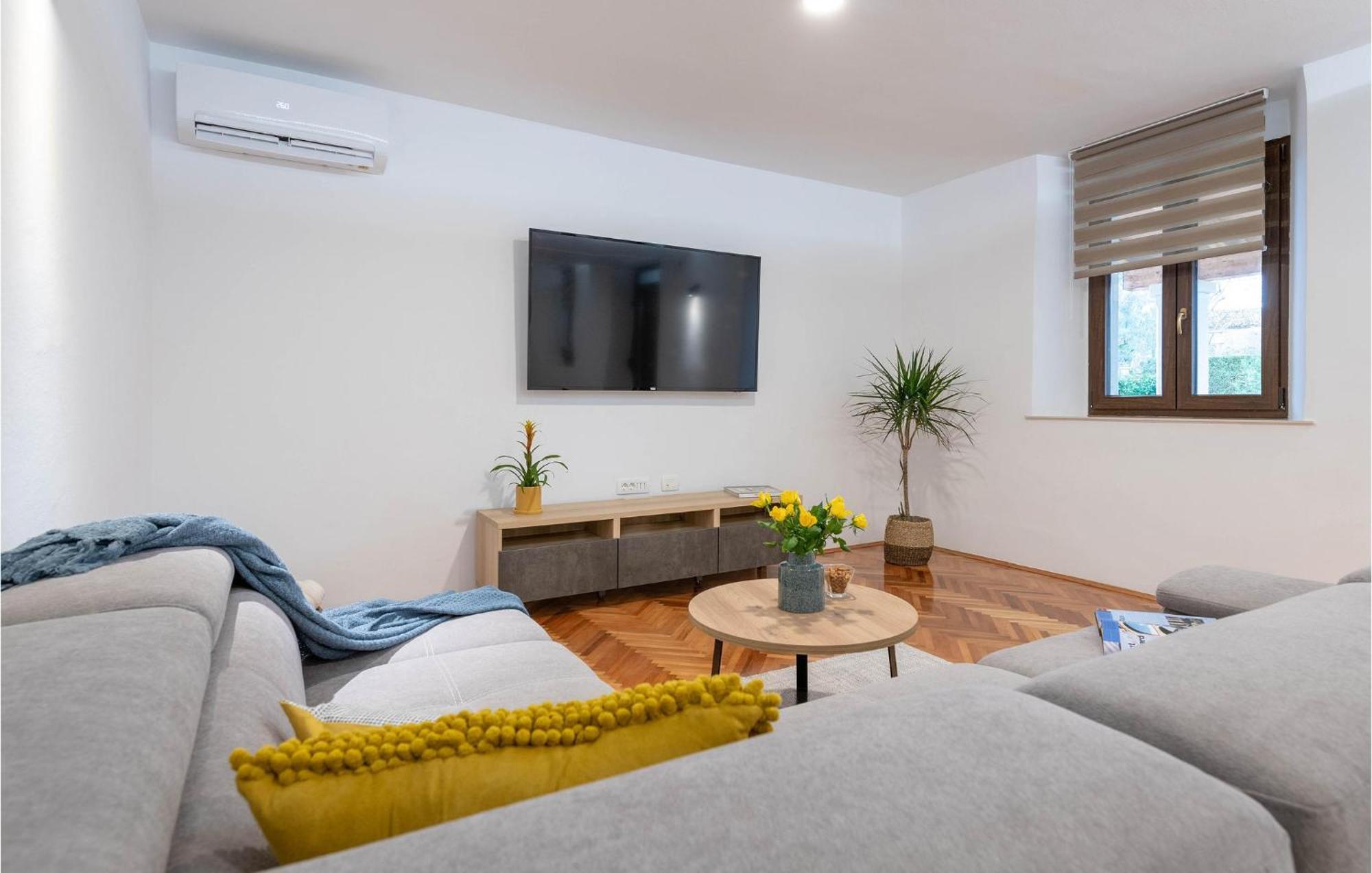 3 Bedroom In * Pula